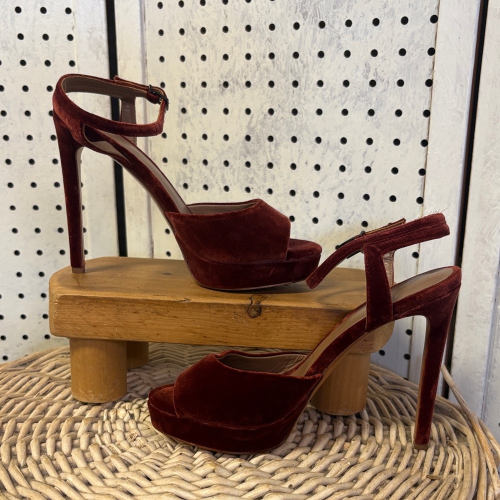 Lola Cruz velvet